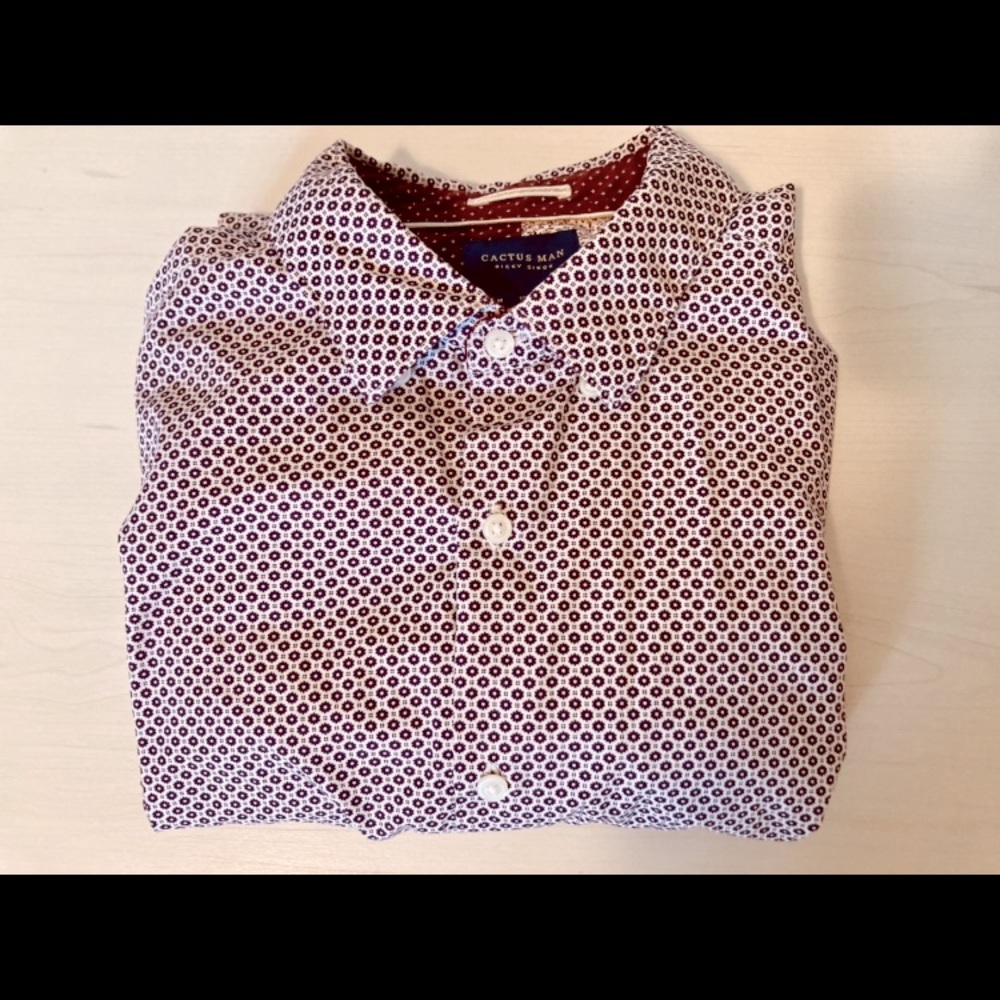 Men’s Short Sleeve Casual Burgundy/Maroon Button Up with Collar